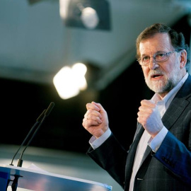 Fotografía facilitada por el PP del presidente del Gobierno y del PP, Mariano Rajoy, interviene en la convención nacional que organiza su partido centrado en las pequeñas y medianas empresas (pymes) y en los autónomos. EFE/Tarek