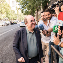 El ministro de Cultura y Deportes en funciones, Miquel Iceta, atiende a los medios tras una reunión del PSOE en Madrid, a 16 de agosto de 2023.