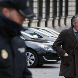 El exconsejero madrileño Francisco Granados, a su llegada a la sede de la Audiencia Nacional donde presta declaración como investigado ante el juez del caso Púnica, Manuel García Castellón. EFE/Emilio Naranjo