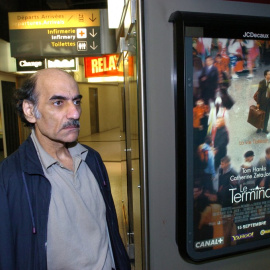 Mehran Karimi Nasseri, el hombre que inspiró la pelicula 'Terminal'.