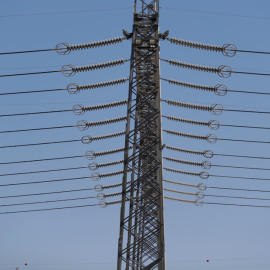 Cables de alta tensión cerca de una planta eléctrica de la portuguesa EDP, cerca de la localidad lusa de Carregado. REUTERS/Rafael Marchante