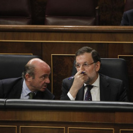 Mariano Rajoy y Luis De Guindos en el Congreso de los Diputados. EUROPA PRESS