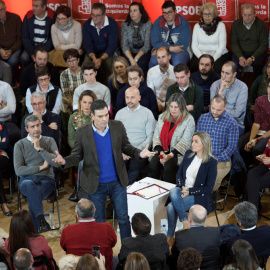 El secretario general del PSOE, Pedro Sánchez,  en una Asamblea Abierta a la Ciudadanía, en Toledo. EFE/Ismael Herrero