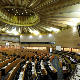 Vista general de la sala de reuniones del Parlamento en Bangkok (Tailandia).-EFE