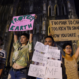 Activistas durante una manifestación como parte de la semana de huelga climática global, en Hanoi, a 27 de septiembre de 2019.