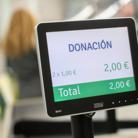 Detalle de una donación en caja en una tiende de Mercadona.