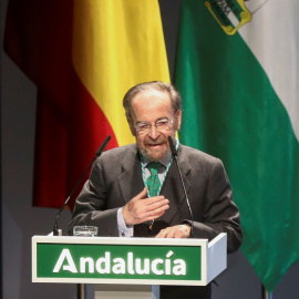 El periodista y escritor Antonio Burgos durante una alocución en Sevilla, a 28 de febrero de 2020.