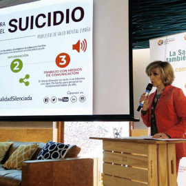 La ministra de Sanidad, María Luisa Carcedo, durante la inauguración de la 'Jornada sobre la Prevención del Suicidio: Una realidad silenciada'. (JAVIER LIZÓN | EFE)