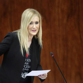 La presidenta de la Comunidad de Madrid, Cristina Cifuentes, durante su intervención hoy en la sesión de control del pleno de la Asamblea de Madrid. EFE/Emilio Naranjo