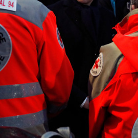 Trabajadores de Cruz Roja, en Francia hace unos días. REUTERS/Charles Platiau