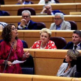 La ministra de Hacienda en funciones, María Jesús Montero, interviene durante la primera sesión de control al Gobierno en el Pleno del Senado en la XIII Legislatura. EFE/ Fernando Alvarado