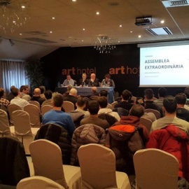 Fotografía de la asamblea extraordinaria realizada por el FC Andorra.