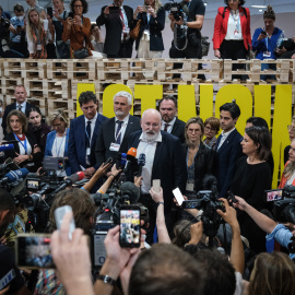 El vicepresidente de la Comisión Europea, Frans Timmermans, habla con los medios en la Cumbre del Clima de Sharm el Sheikh (COP27).