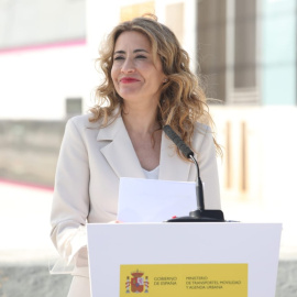 Raquel Sánchez anuncia ceses por el encargo de los trenes que no caben en los túneles de Asturies y Cantabria