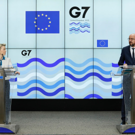 La presidenta de la Comisión Europea, Ursula Von Der Leyen, junto al presidente del Consejo Europeo, Charles Michel, durante la reunión del G7 en Reino Unido.