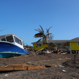 07/09 / 2019.- Una foto de folleto proporcionada por el Ministerio de Defensa británico (MOD) que muestra las secuelas del huracán Dorian en Fox Town en la isla de Little Abaco. EFE / EPA / PAUL HALLIWELL