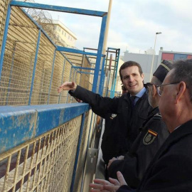 Pablo Casado, en la frontera del Tarajal este jueves. EFE/Reduan