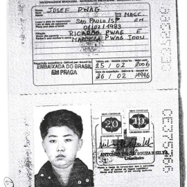 El pasaporte brasileño con la foto de Kim Jong-un fue emitido a nombre de Josef Pwag. | REUTERS