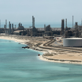 Vista de la refinería de Ras Tanura de la petrolera Saudi Aramco, e Arabia saudí. REUTERS/Ahmed Jadallah