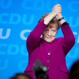 La canciller alemana, Angela Merkel, durante el congreso extraordinario de la Unión Cristianodemócrata (CDU). EFE/HAYOUNG JEON