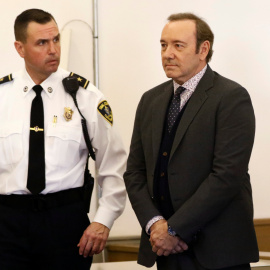 01/01/2019. El actor estadounidense Kevin Spacey asiste a un juicio ante el tribunal de Nantucket (EEUU) por una presunta agresión sexual a un joven. REUTERS/Nicole Harnishfeger