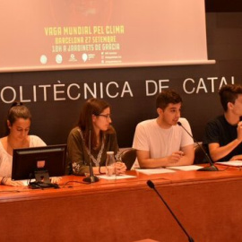 Els portaveus de l'assemblea de Fridays for Future a Barcelona, Maria Serra, Maria Marcet, Guillermo Chirino i Aitor Urritocoechea. FFF