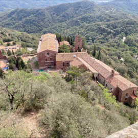 Vista del castell monestir d'Escornalbou