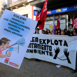 Protesta dels treballadors de neteja d'edificis de Girona per abusos laboral. XAVIER PI