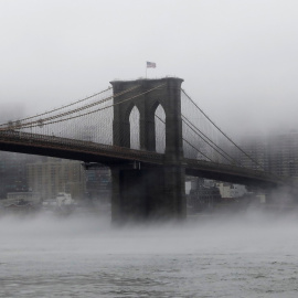 El puente de Brooklyn, que une el distrito homónimo de Nueva York y Manhattan.