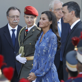 Gritan '¡Que te vote Txapote!' a Pedro Sánchez tras saludar a Felipe VI en el desfile del 12 de octubre