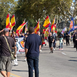 Marxa de participants en l'acte de Democràcia Nacional a Montjuïc