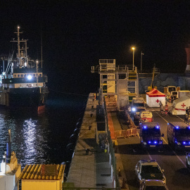 La patrullera de la Guardia Civil Río Tajo a su llegada al Muelle los cristianos, a 11 de octubre de 2023, en Tenerife.