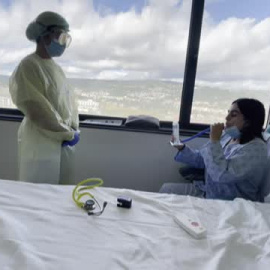 Andrea, de 21 años, lanza un mensaje desde el hospital a los jóvenes para que usen la mascarilla