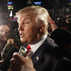 Donald Trump es visto hoy, jueves 6 de agosto de 2015, momentos previos antes del foro y debate de candidatos republicanos para la presidencia de Estados Unidos en el Quicken Loans Arena en Cleveland, Ohio (Estados Unidos). El foro y el deb