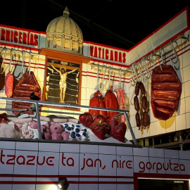 La decoración que utilizó la comparsa libertaria Hontzak en unas fiestas populares y que la Ertzaintza acabó retirando.