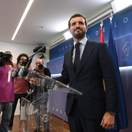 17/09/2019.- El presidente del PP, Pablo Casado, durante la rueda de prensa ofrecida esta tarde en el Congreso de los Diputados, tras su audiencia con el rey Felipe, en el marco de la segunda jornada de la ronda de consultas. / EFE - FERNAN