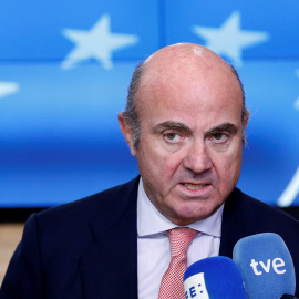 El ministro español Luis de Guindos hace una declaraciones en Bruselas, tras su designación oficial como candidato a ocupar la Vicepresidencia del BCE. REUTERS/Francois Lenoir