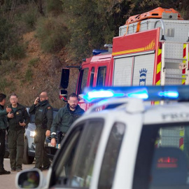 13/01/2019.- Miembros de la Guardia Civil durante las labores de rescate del niño de 2 años que ha caído esta tarde a un pozo de unos 150 metros de profundidad en la localidad malagueña de Totalán, lugar al que se han desplazado efectivos d