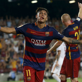 Neymar celebra un gol contra la Roma, en el Trofeo Joan Gamper, en el  Camp Nou. REUTERS/Albert Gea