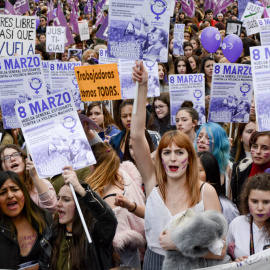 Detalle de la cabecera de la manifestación del 8M en Madrid, que partió de la plaza de Atocha. /J. GÓMEZ