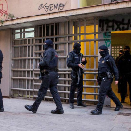 Los Mossos d'Esquadra llevan a cabo desde primera hora de esta mañana una operación contra el terrorismo yihadista en la ciudad Barcelona y en Igualada.(QUIQUE GARCÍA | EFE)