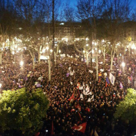 Más de 100.000 personas abarrotan la Plaza Nueva en Sevilla. /DANIEL CELA