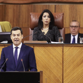 El candidato del PP a la Presidencia de la Junta de Andalucía, Juanma Moreno, al inicio de su discurso de investidura en el Parlamento andaluz en Sevilla. EFE/José Manuel Vidal