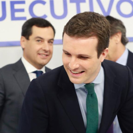 El presidente del PP, Pablo Casado, junto al candidato del PP a la Junta, Juanma Moreno. - EFE