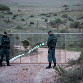 Efectivos de la Guardia Civil en las inmediaciones del pozo el que podría haber estado el niño Gabriel Cruz, de ocho años, desaparecido el pasado 27 de febrero en Las Hortichuelas, en Níjar (Almería),y que hoy ha sido encontrado muerto. El 