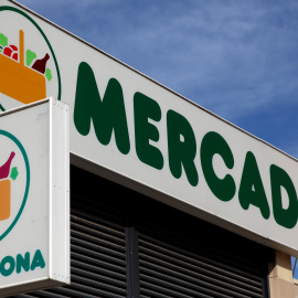 El logo de Mecadona en una de sus tiendas en Madrid. REUTERS/Sergio Perez