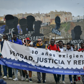 6/2/24 - Varias personas durante una marcha por el décimo aniversario de la tragedia del Tarajal, a 3 de febrero de 2024, en Ceuta.