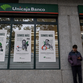 Una oficina de Unicaja Banco en Madrid. E.P./Fernando Sánchez