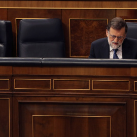 El presidente del Gobierno, Mariano Rajoy, durante la sesión plenaria sobre las pensiones en el Congreso de los Diputados. EFE/ Ballesteros