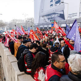 7/2/24 - Manifestantes del sector ferroviario frente al Congreso de los Diputados, a 30 de enero de 2024, en Madrid.